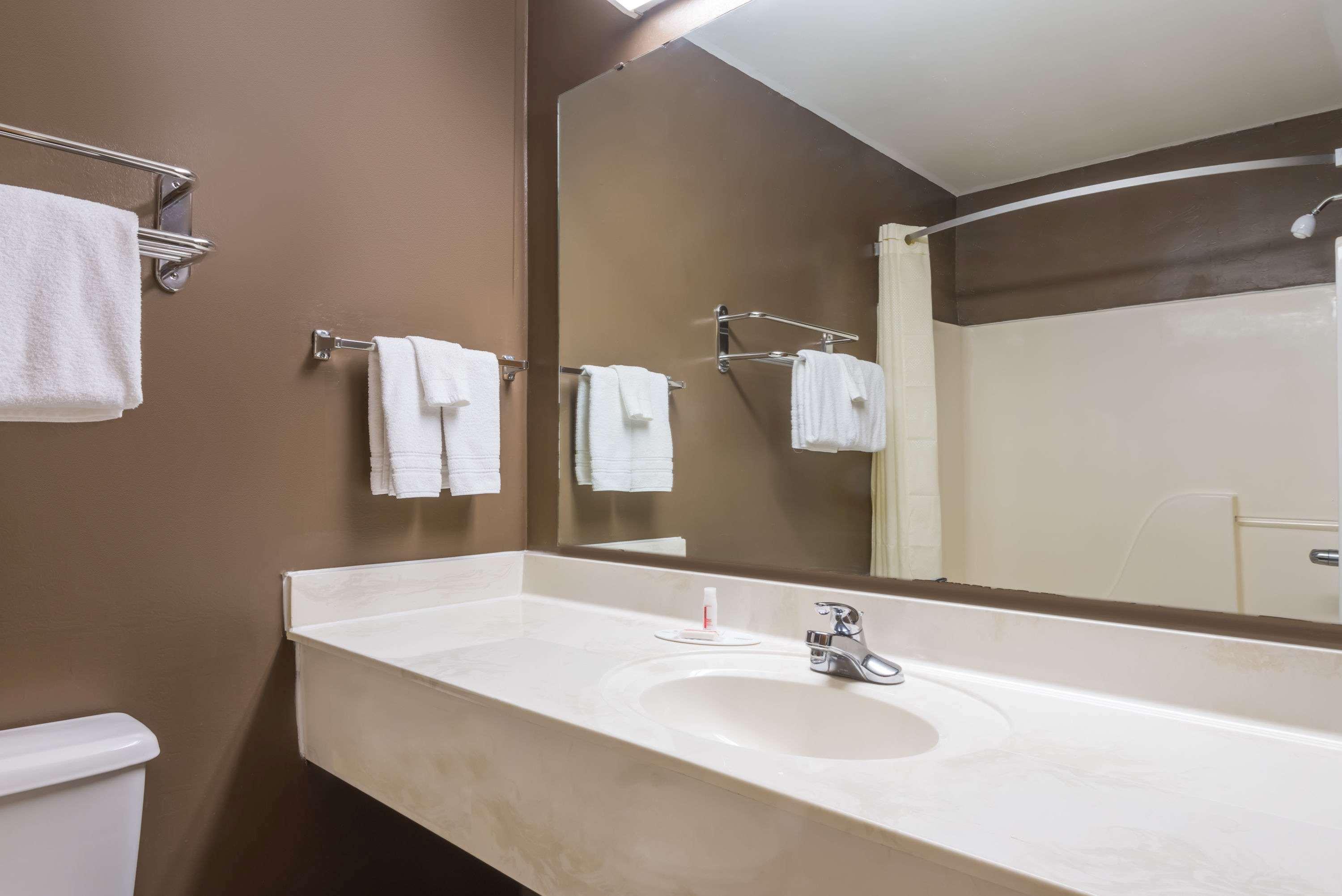 Super 8 By Wyndham Bellefontaine Hotel Buitenkant foto