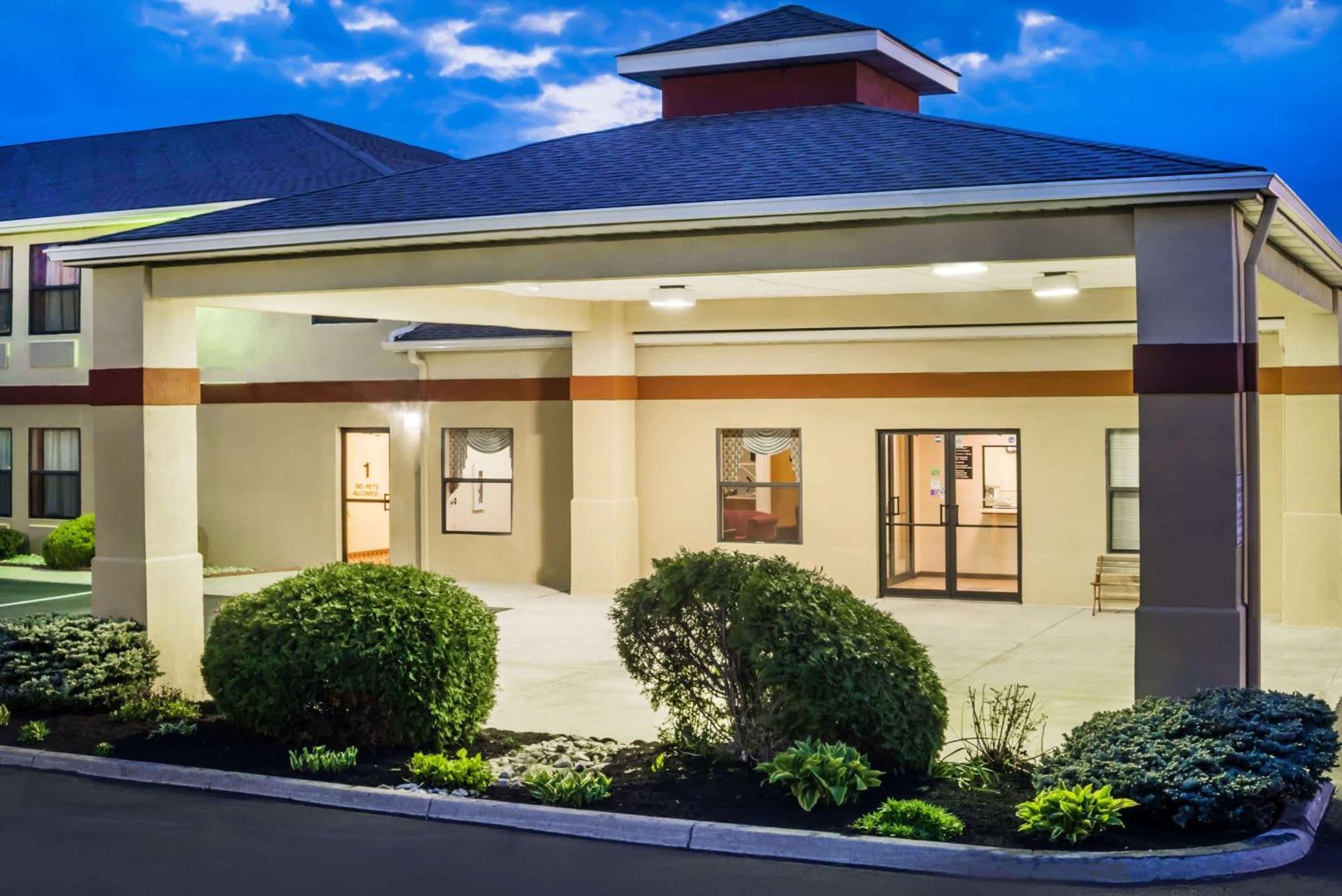 Super 8 By Wyndham Bellefontaine Hotel Buitenkant foto