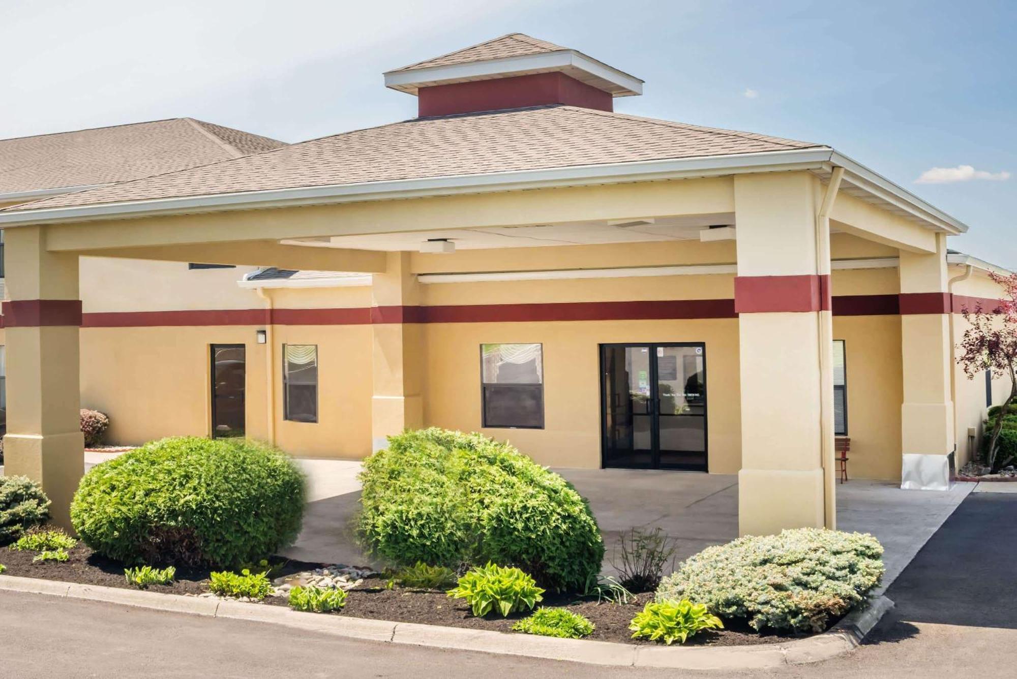 Super 8 By Wyndham Bellefontaine Hotel Buitenkant foto