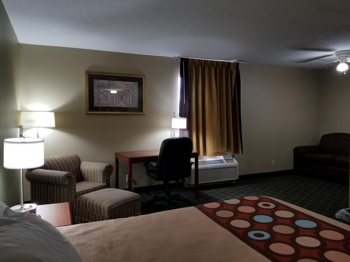 Super 8 By Wyndham Bellefontaine Hotel Buitenkant foto