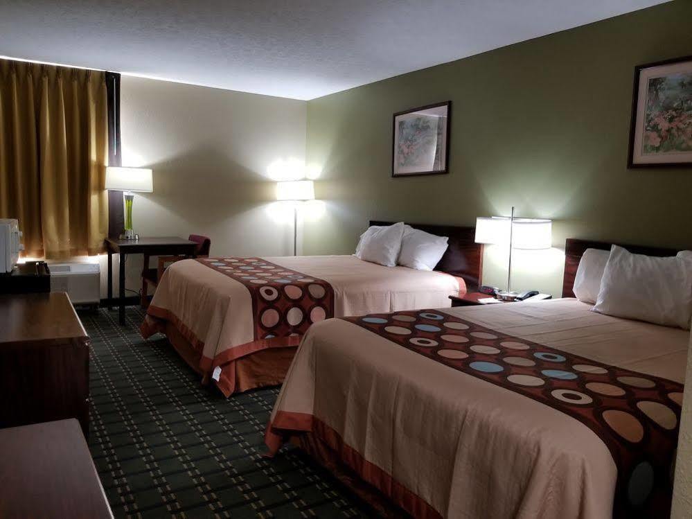Super 8 By Wyndham Bellefontaine Hotel Buitenkant foto